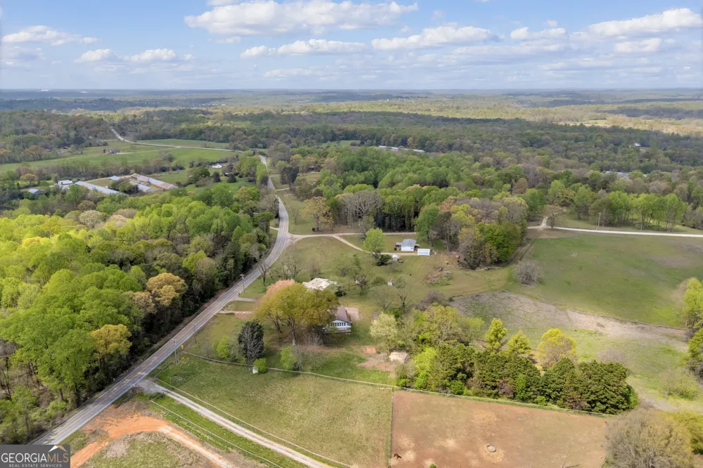 8606 Holly Springs RD Maysville, GA 30558