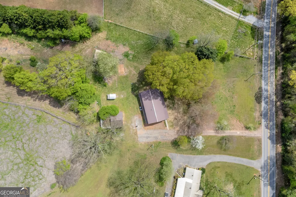 8606 Holly Springs RD Maysville, GA 30558