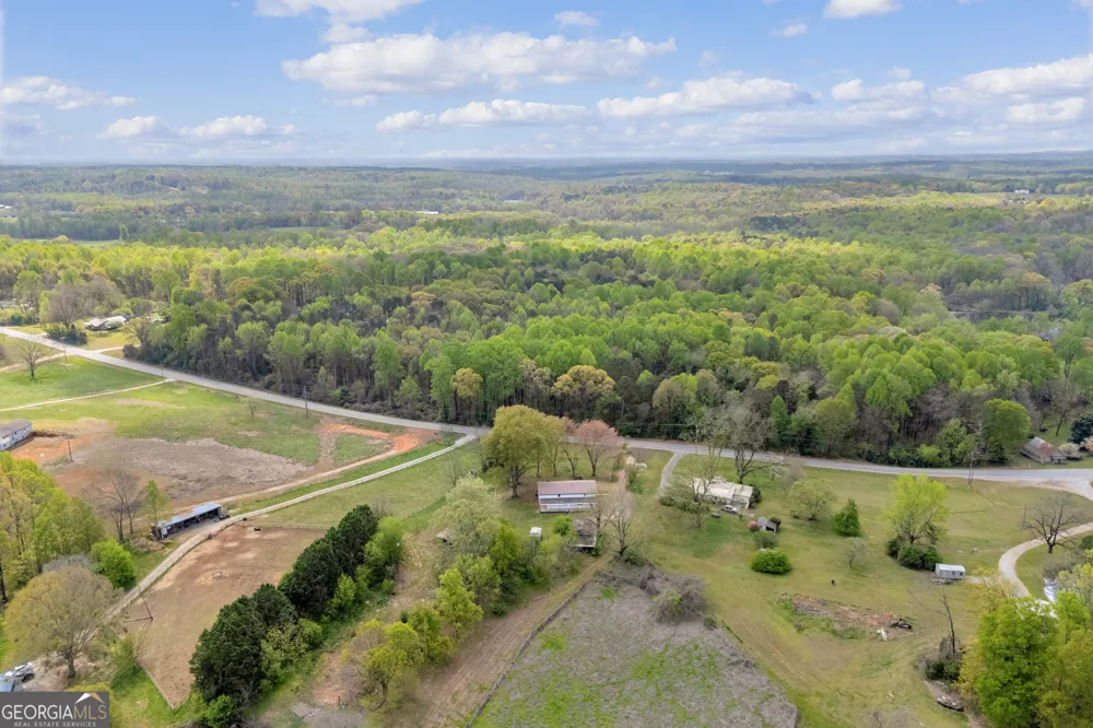 8606 Holly Springs RD Maysville, GA 30558