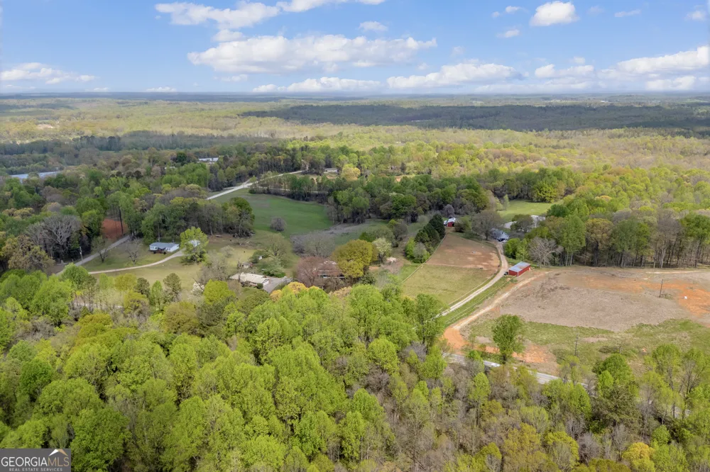 8606 Holly Springs RD Maysville, GA 30558