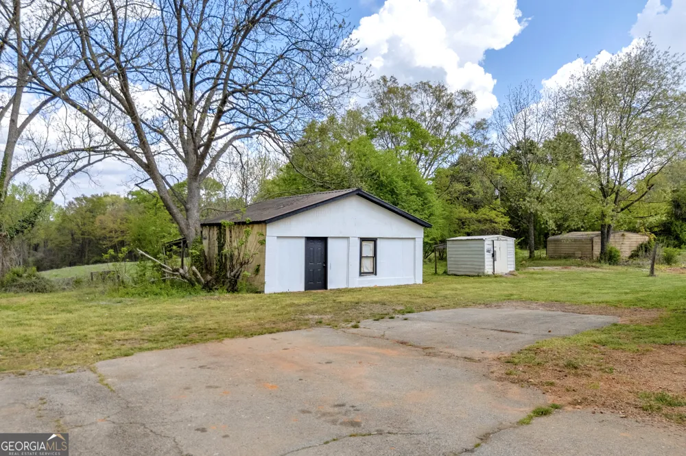 8606 Holly Springs RD Maysville, GA 30558