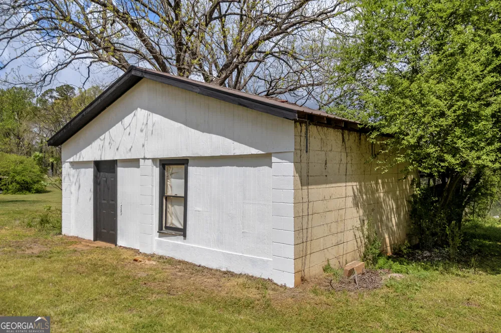 8606 Holly Springs RD Maysville, GA 30558