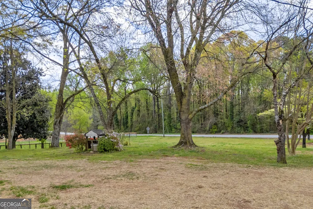 8606 Holly Springs RD Maysville, GA 30558