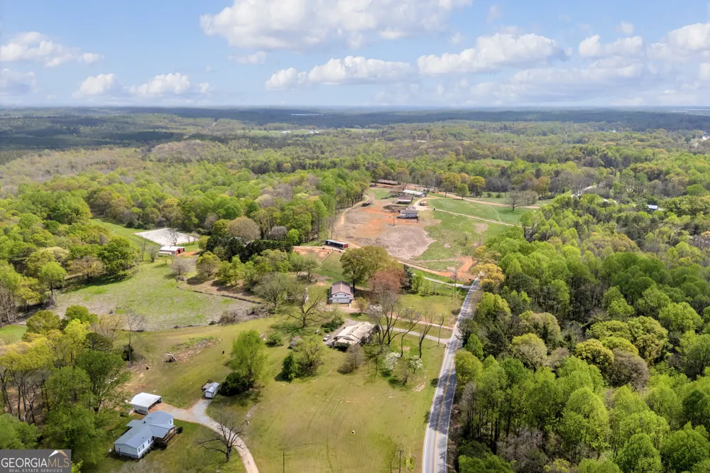 8606 Holly Springs RD Maysville, GA 30558