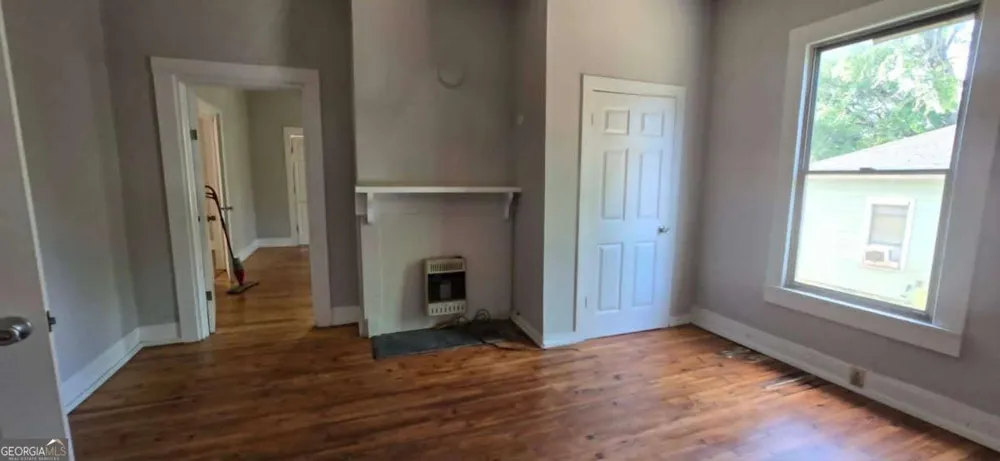 8 Spruce ST Porterdale, GA 30014