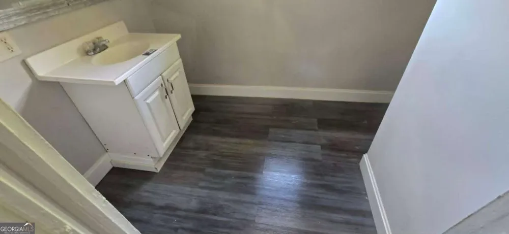 8 Spruce ST Porterdale, GA 30014