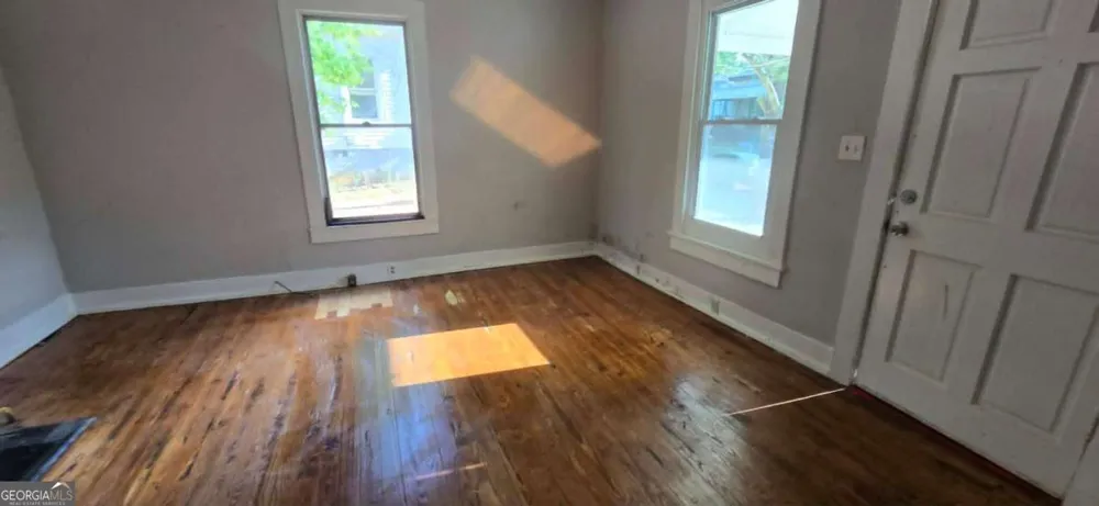8 Spruce ST Porterdale, GA 30014