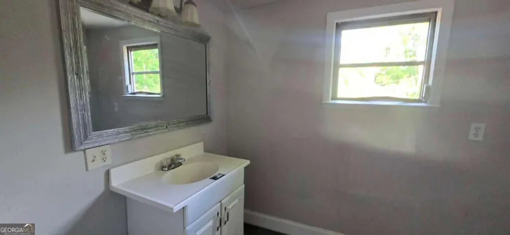 8 Spruce ST Porterdale, GA 30014