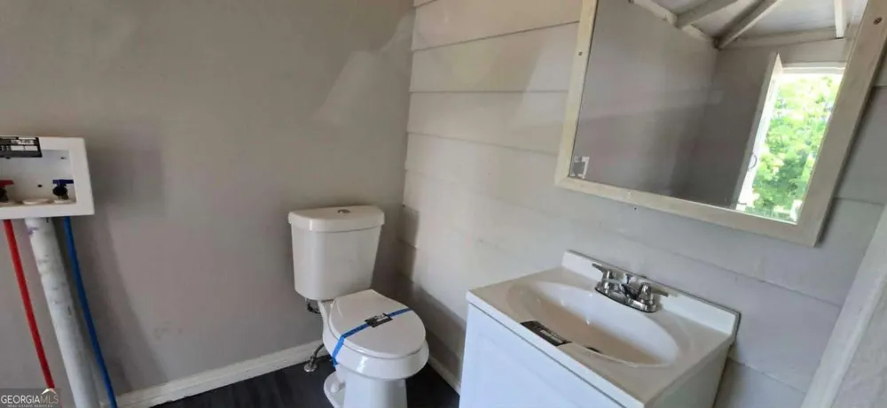 8 Spruce ST Porterdale, GA 30014