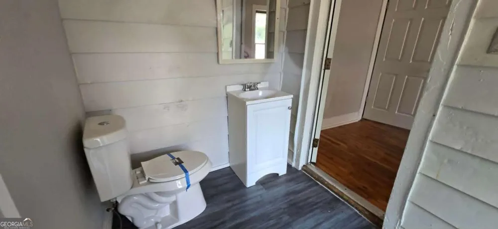 8 Spruce ST Porterdale, GA 30014