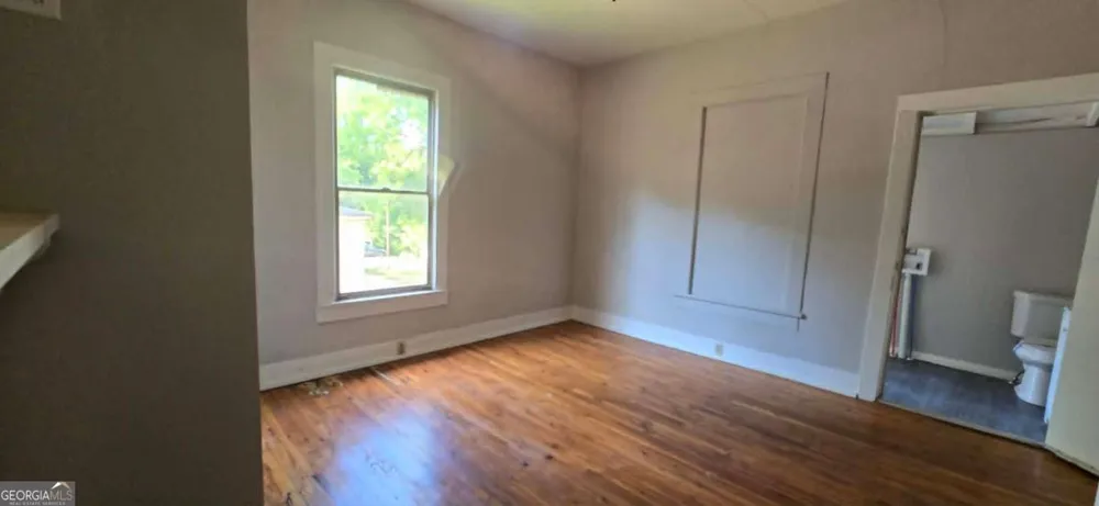 8 Spruce ST Porterdale, GA 30014