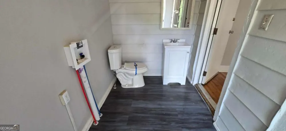 8 Spruce ST Porterdale, GA 30014