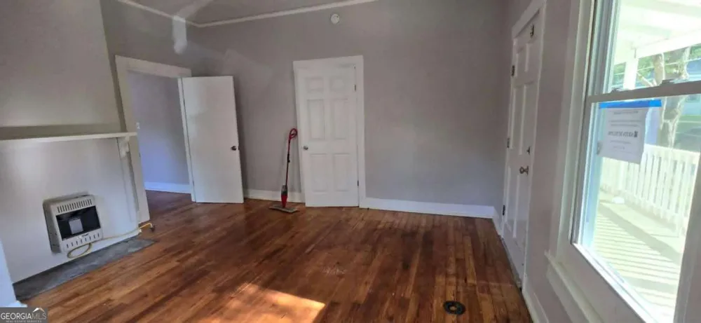 8 Spruce ST Porterdale, GA 30014