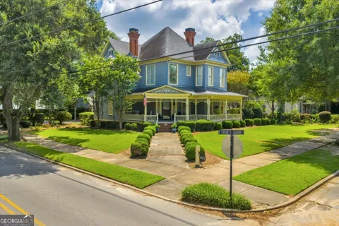 101 Everett SQ