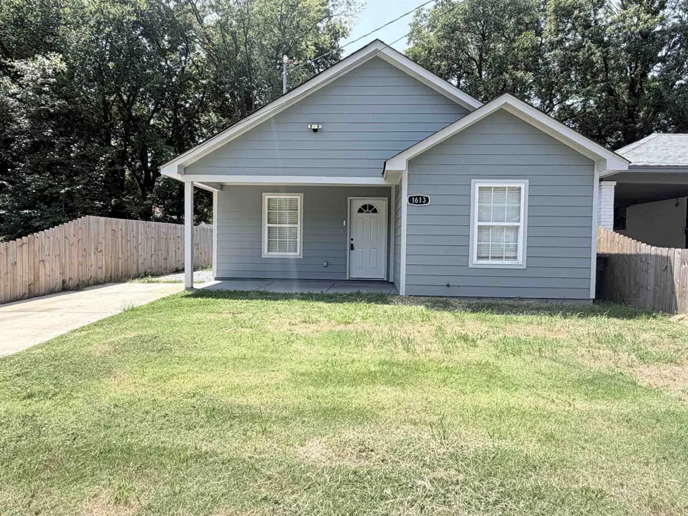 1613 LOCUST ST Memphis, TN 38108