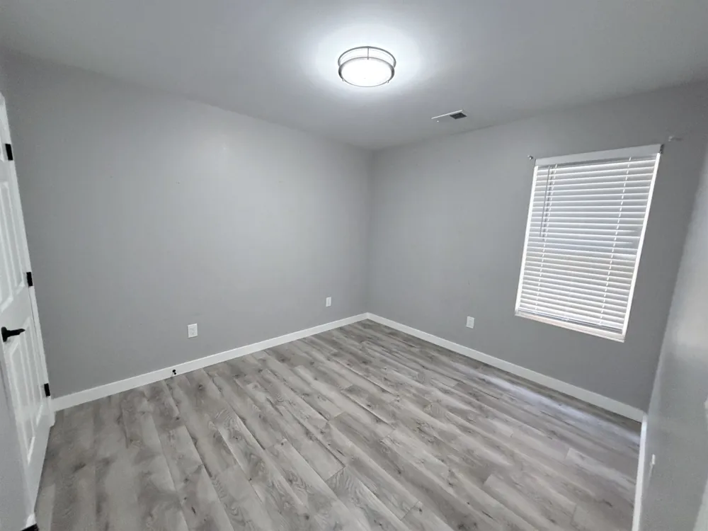 1613 LOCUST ST Memphis, TN 38108