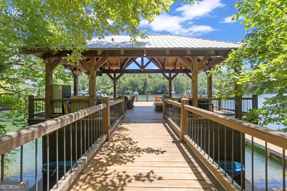 3250 Brandon Mill RD Lakemont, GA 30552