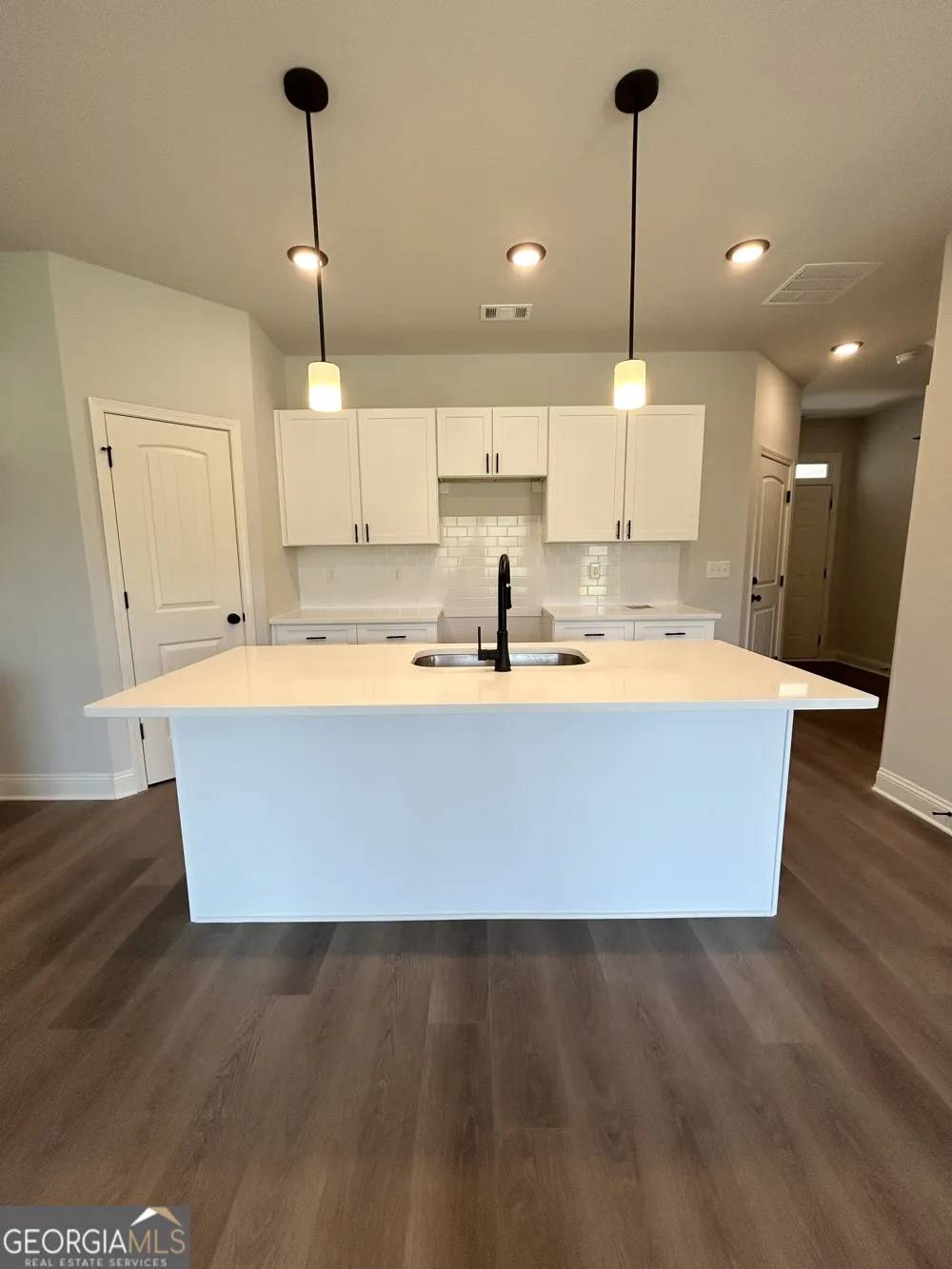 37 Crest DR Hartwell, GA 30643