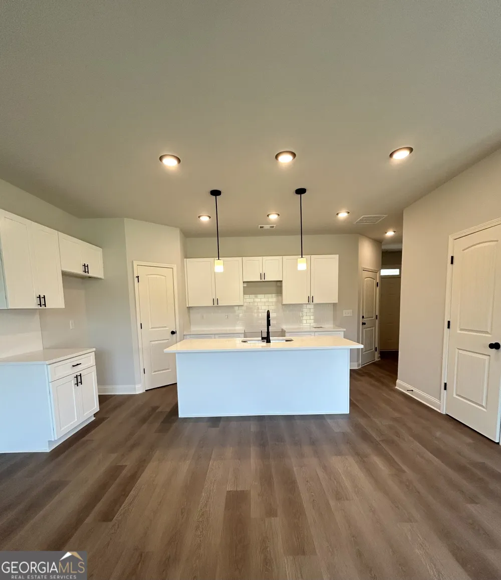 37 Crest DR Hartwell, GA 30643