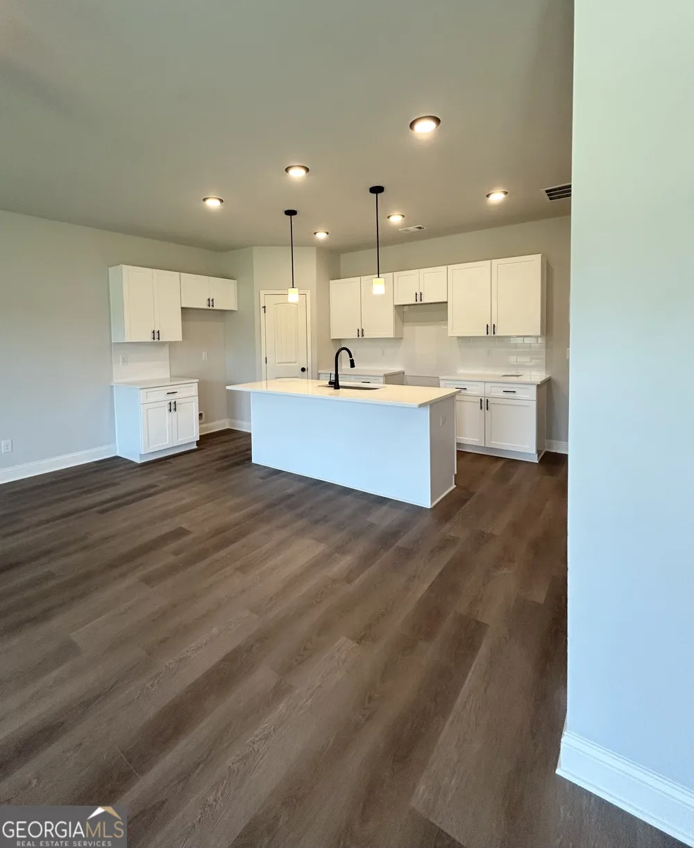 37 Crest DR Hartwell, GA 30643