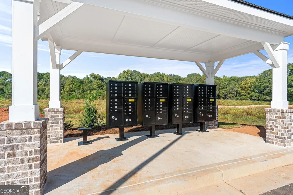 37 Crest DR Hartwell, GA 30643