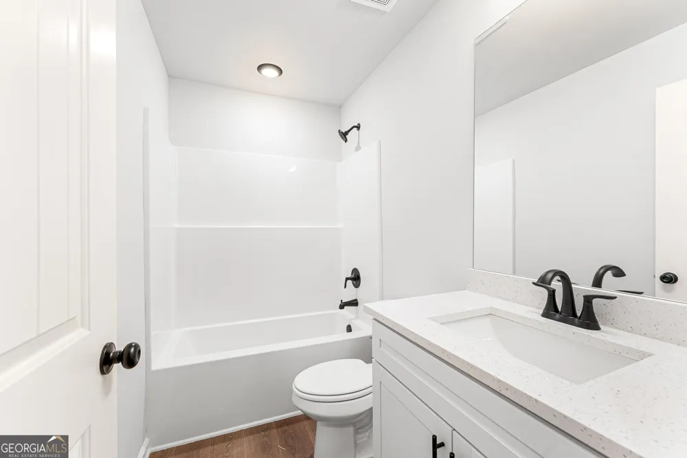 37 Crest DR Hartwell, GA 30643