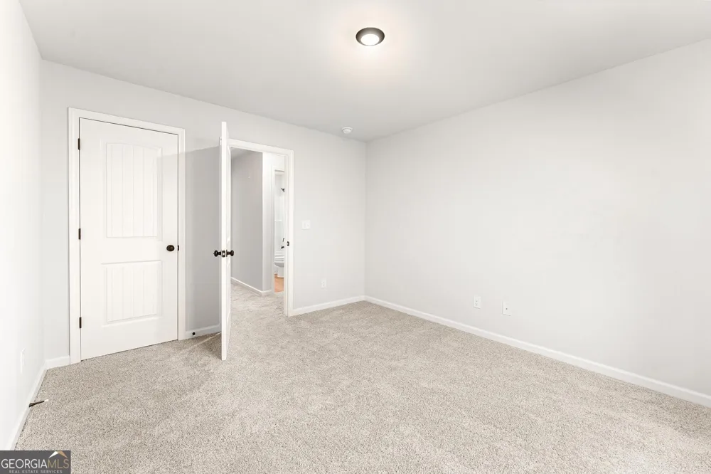 37 Crest DR Hartwell, GA 30643
