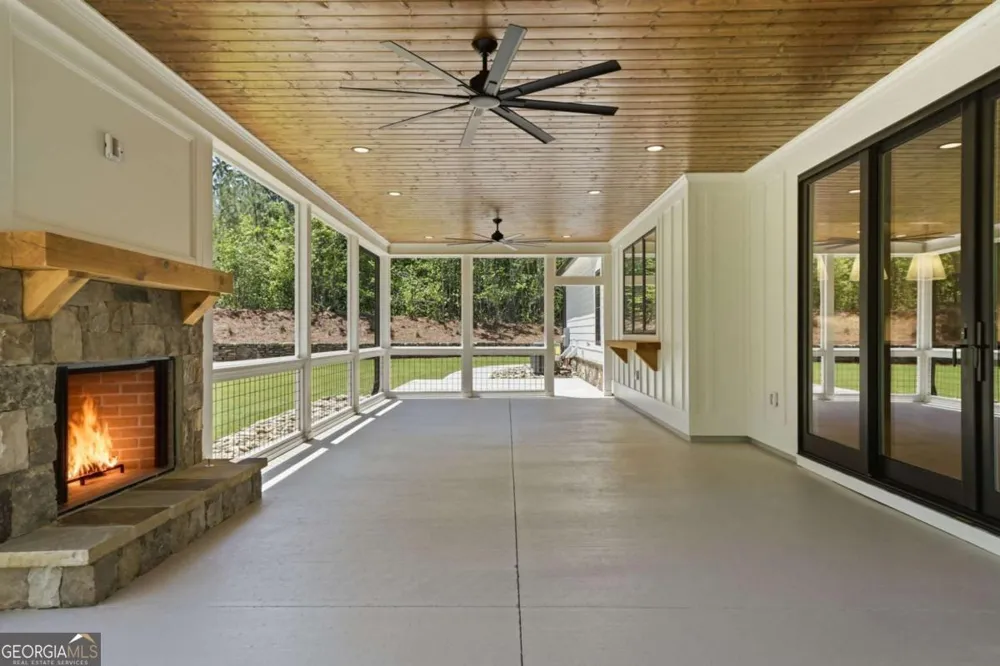 466 Mt Olive Church LN White, GA 30184
