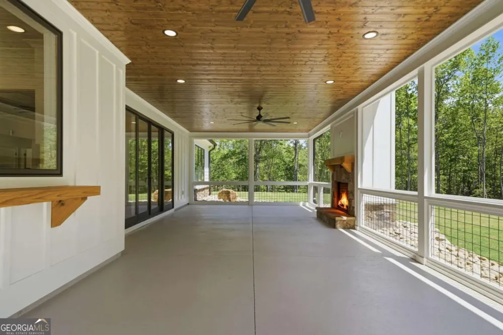 466 Mt Olive Church LN White, GA 30184