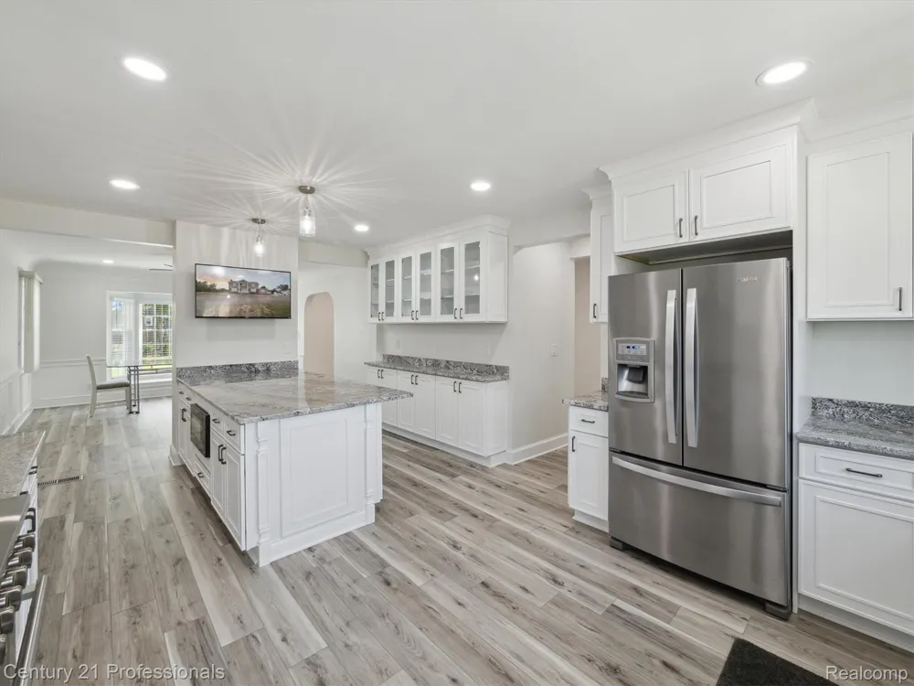 21120 Halsted Road Northville City, MI 48167