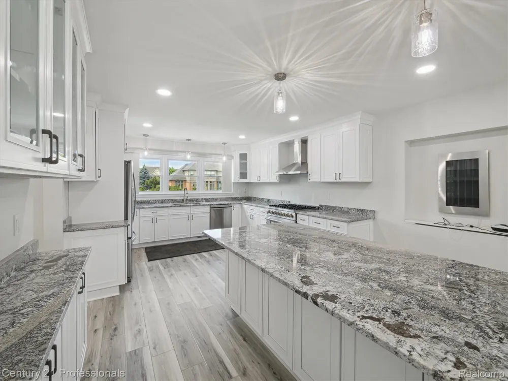 21120 Halsted Road Northville City, MI 48167