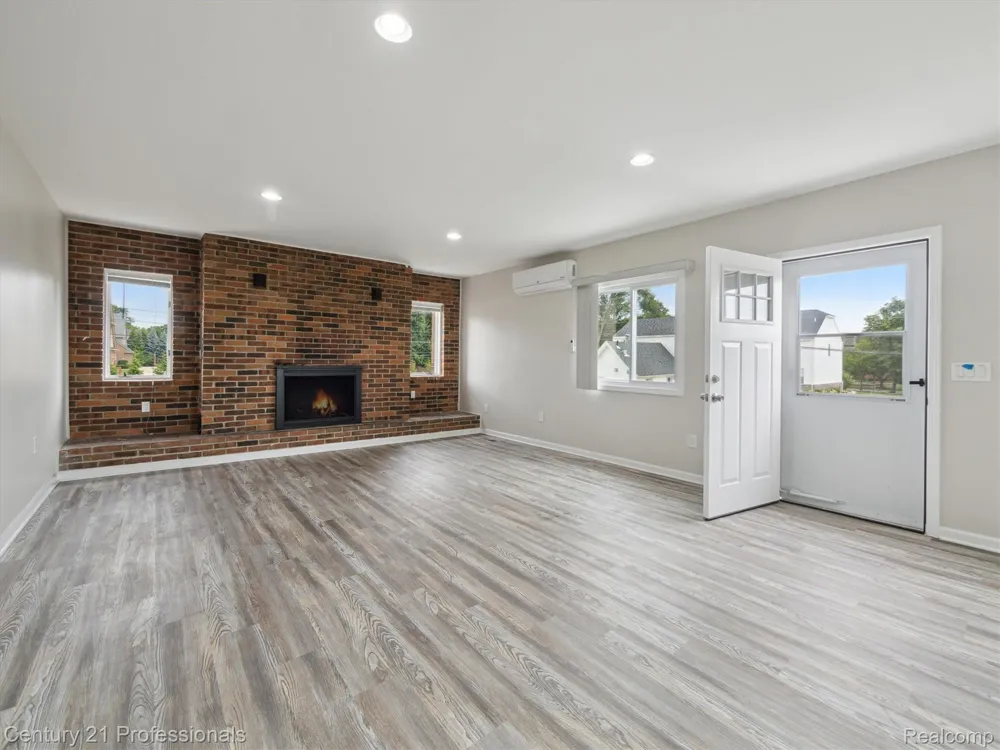 21120 Halsted Road Northville City, MI 48167