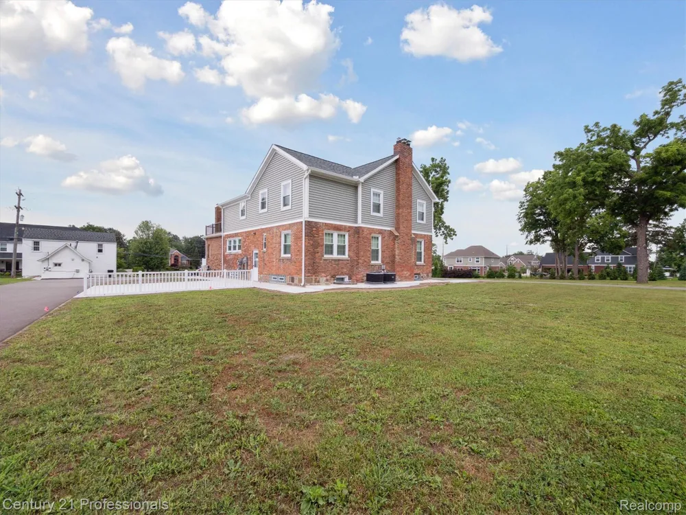 21120 Halsted Road Northville City, MI 48167