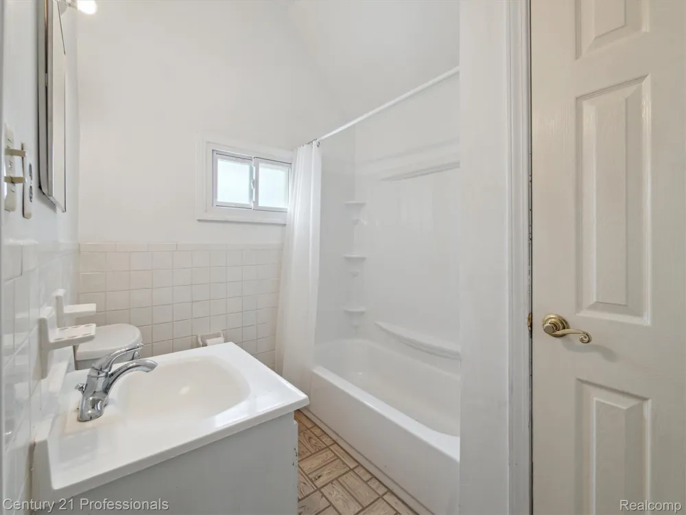 21120 Halsted Road Northville City, MI 48167