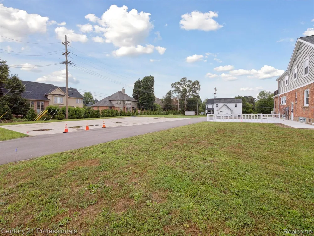 21120 Halsted Road Northville City, MI 48167