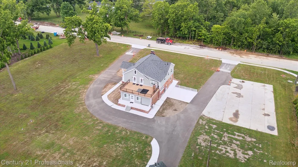 21120 Halsted Road Northville City, MI 48167