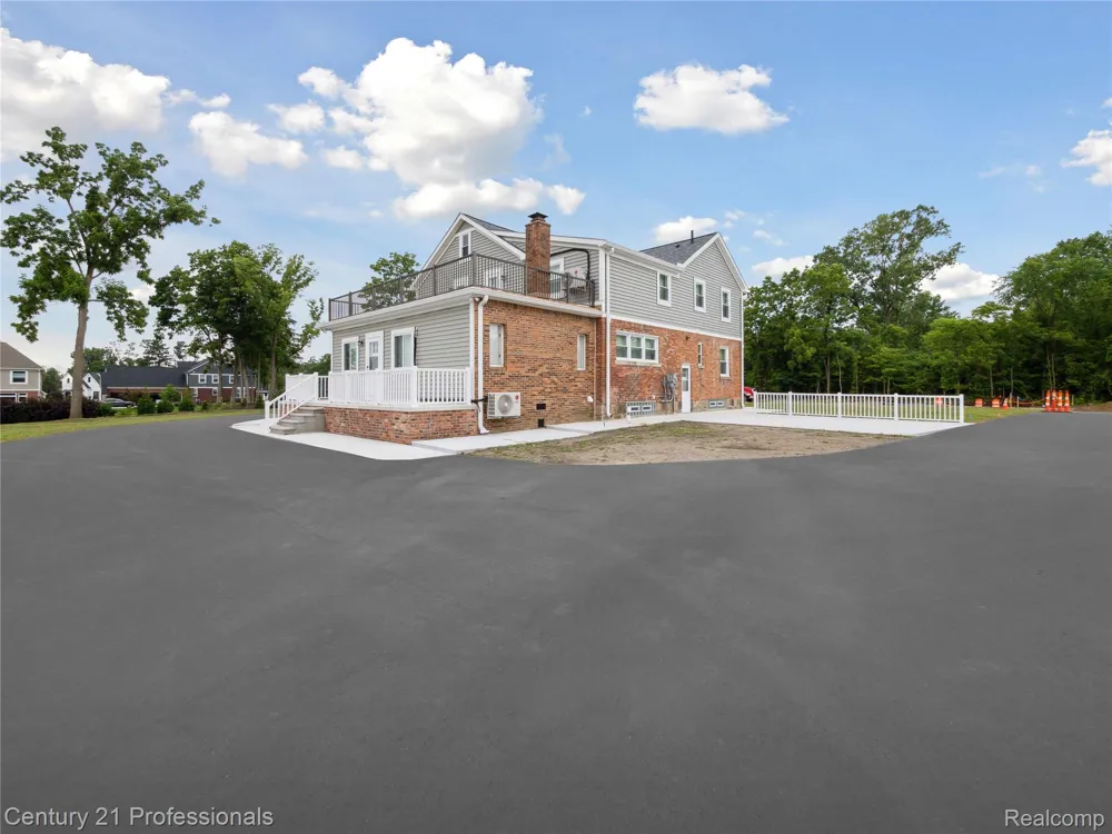 21120 Halsted Road Northville City, MI 48167