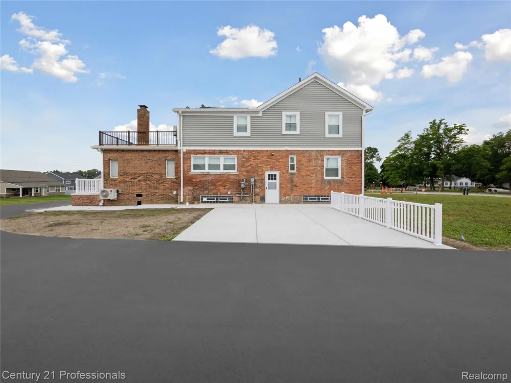 21120 Halsted Road Northville City, MI 48167
