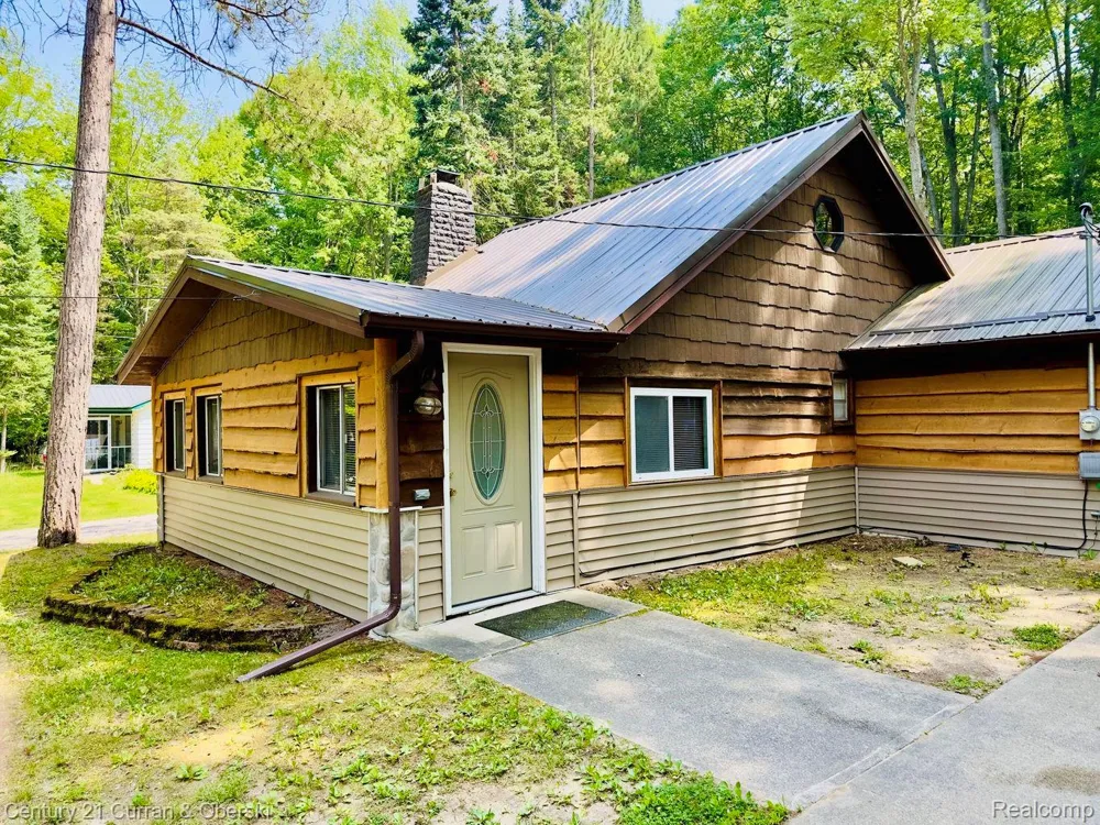 111 Petoskey Drive Roscommon Village, MI 48653