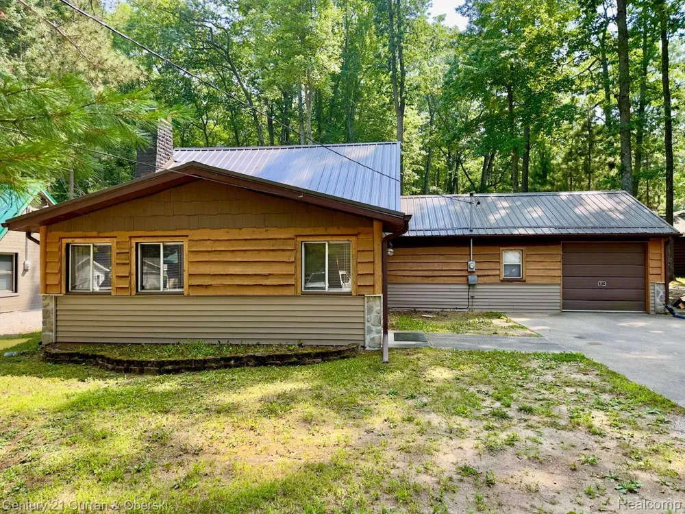 111 Petoskey Drive Roscommon Village, MI 48653