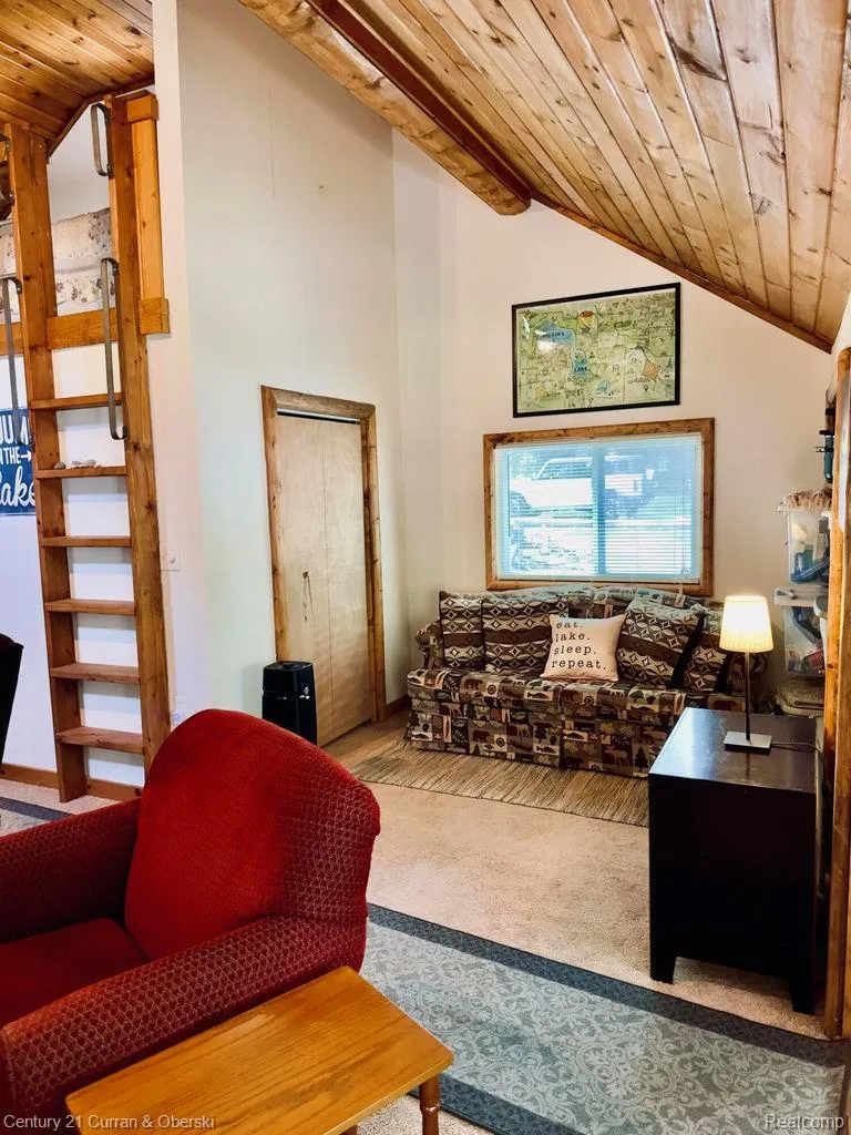 111 Petoskey Drive Roscommon Village, MI 48653