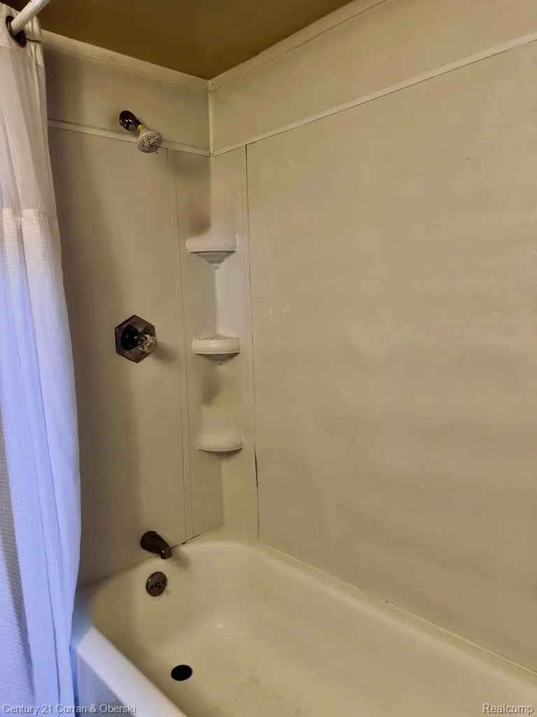 111 Petoskey Drive Roscommon Village, MI 48653
