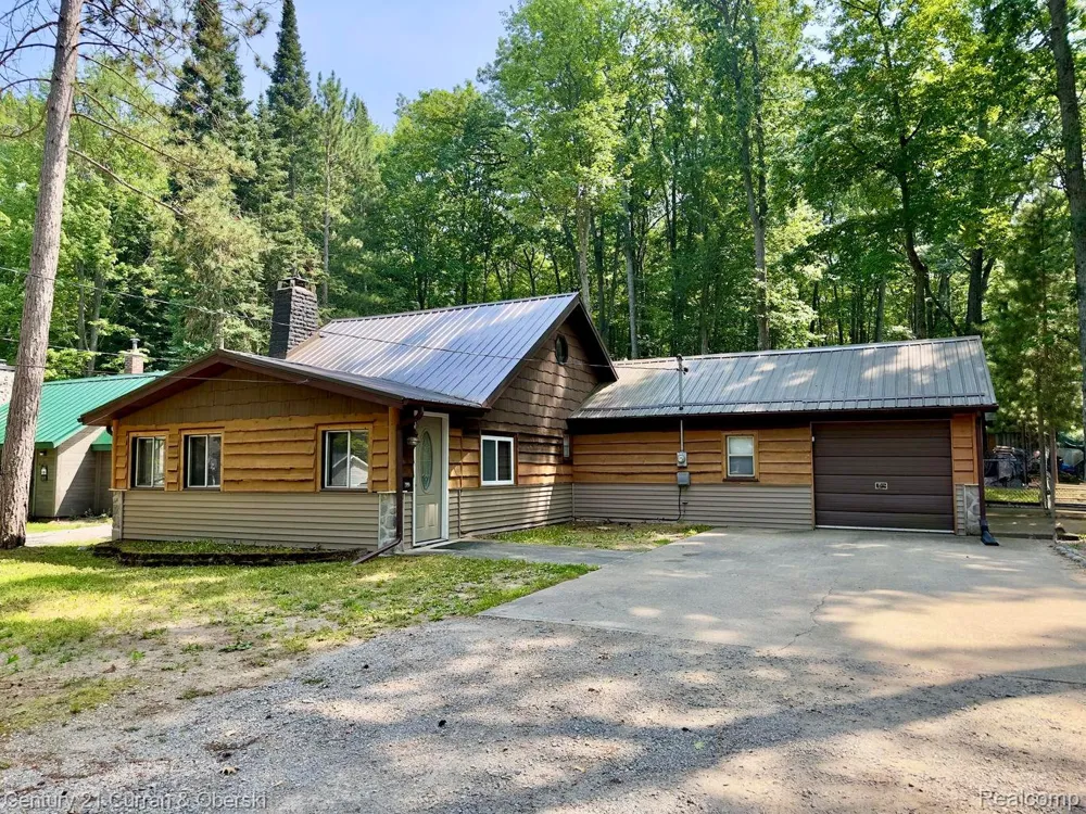111 Petoskey Drive Roscommon Village, MI 48653