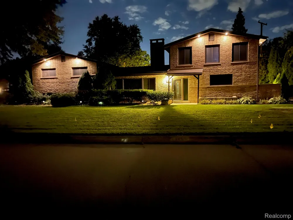 35163 Dumbarton Street Harrison Charter Township, MI 48045