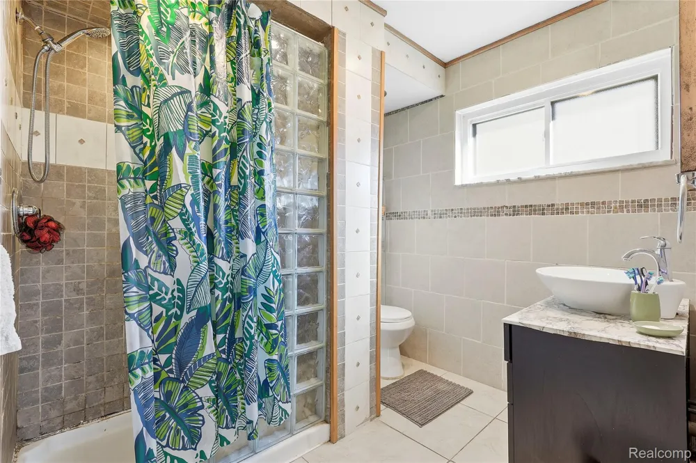 35163 Dumbarton Street Harrison Charter Township, MI 48045