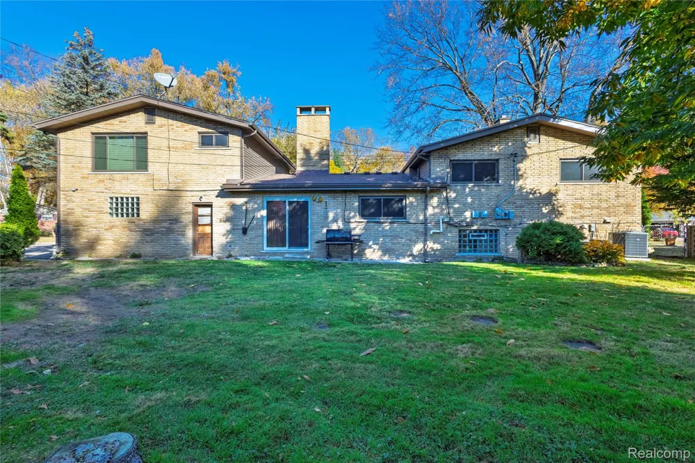 35163 Dumbarton Street Harrison Charter Township, MI 48045