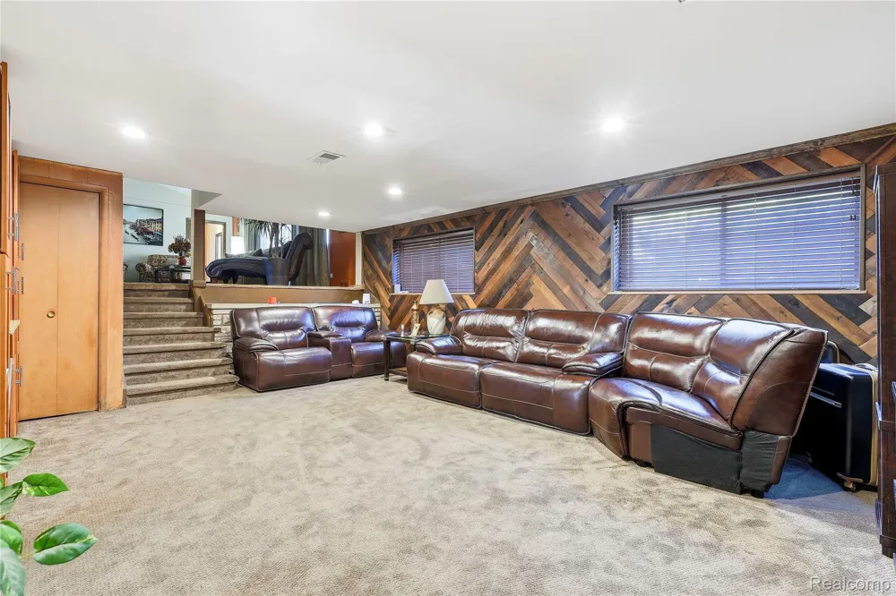 35163 Dumbarton Street Harrison Charter Township, MI 48045