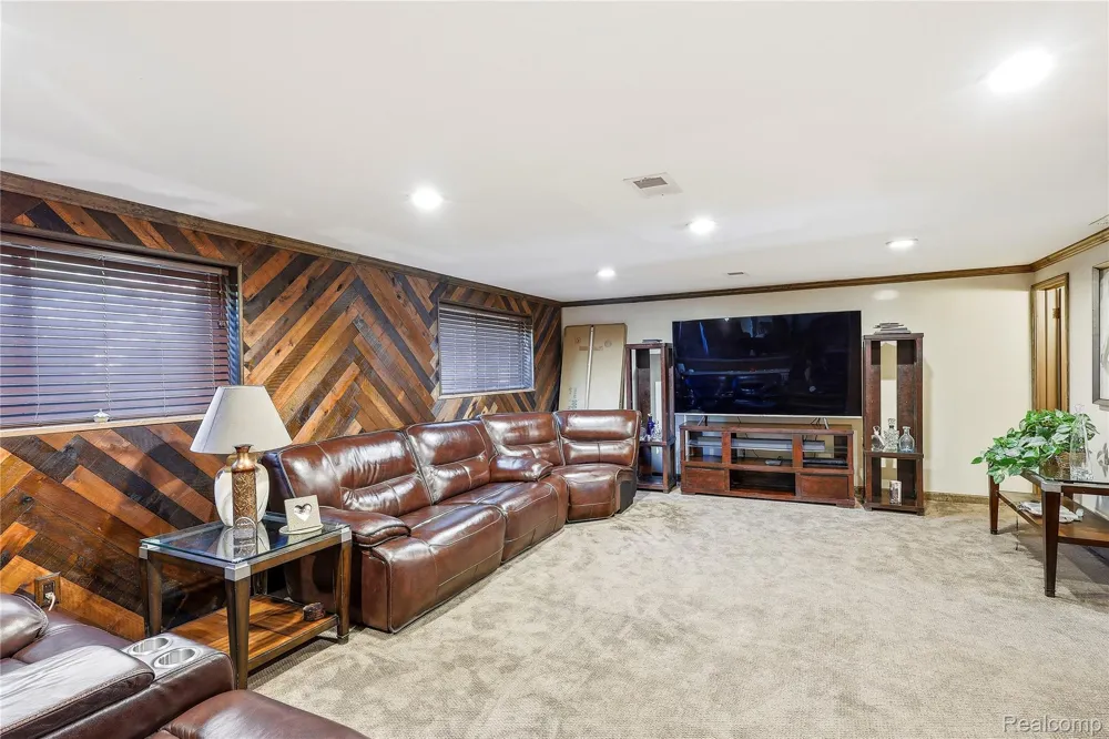35163 Dumbarton Street Harrison Charter Township, MI 48045