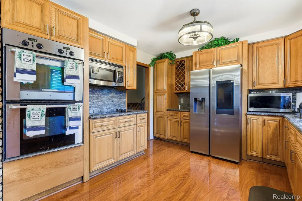 35163 Dumbarton Street Harrison Charter Township, MI 48045
