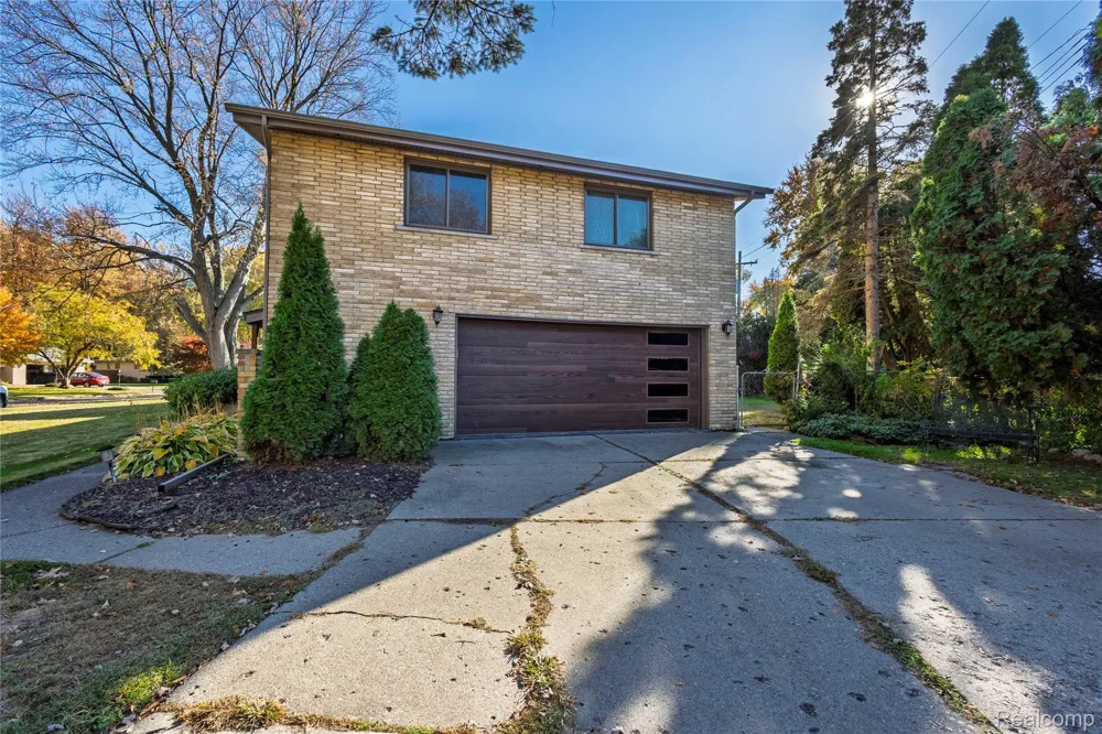35163 Dumbarton Street Harrison Charter Township, MI 48045